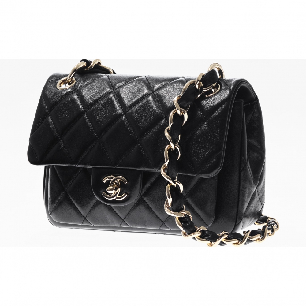 CHANEL手袋不只保值還會升值,秋冬新款Small Flap Bag,黑色小牛皮經典耐看