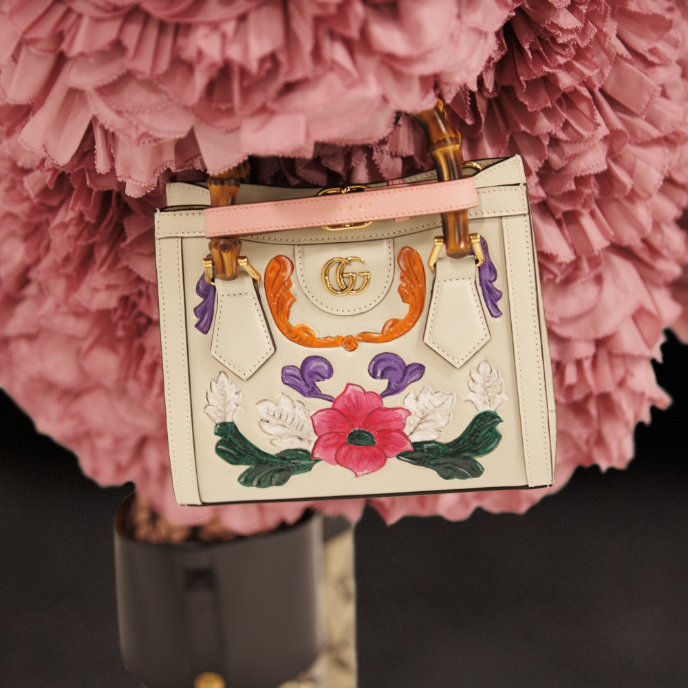 就連今年回新推出的熱門款式都換上新的圖案閃亮登場