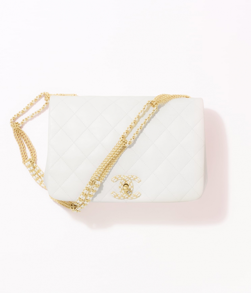 CHANEL Flap Bag全新純白色調,配上高級金屬鍊條。
