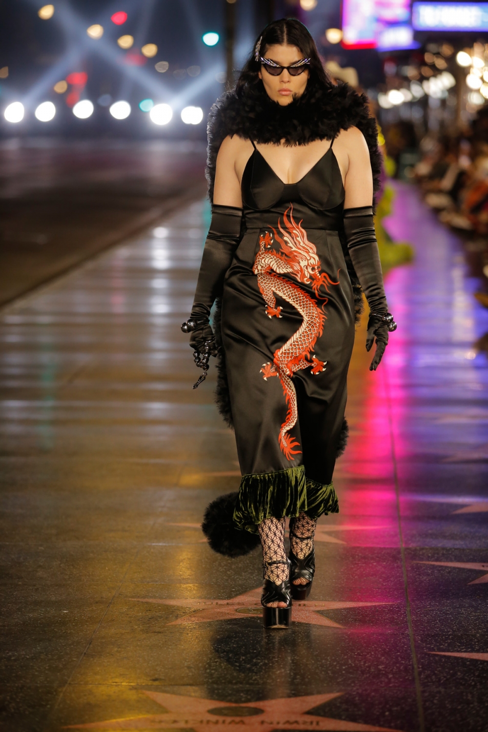 在場上有許多套華服都是來自巨星的造型