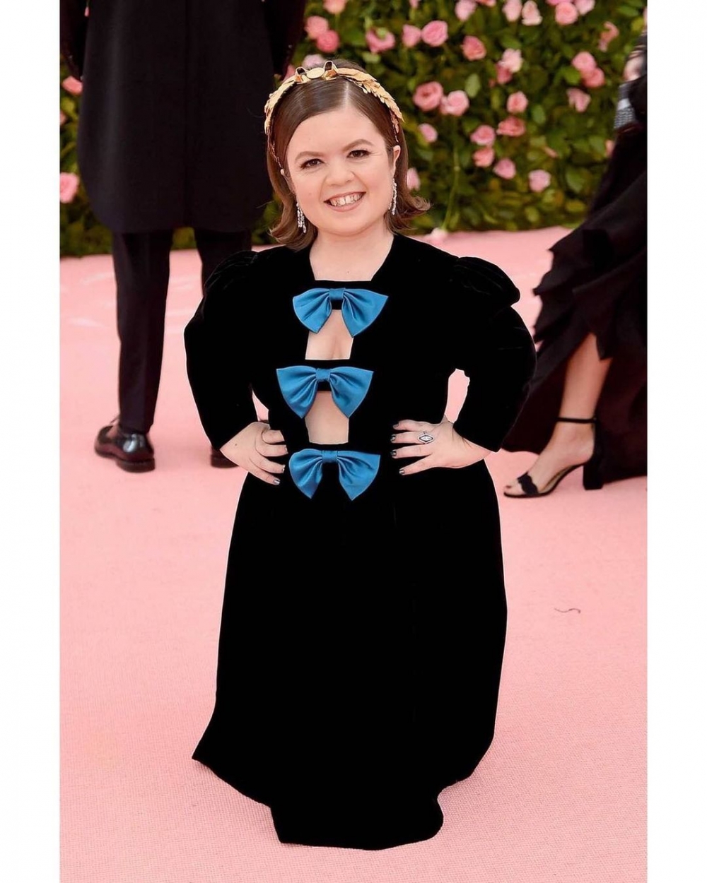 她成為成為首位登上時尚盛宴的「小人物」。