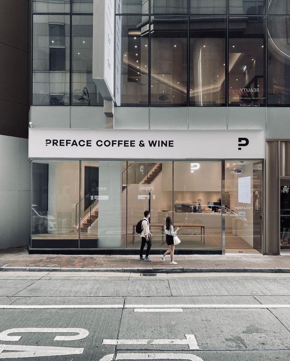 Preface Coffee & Wine白天是咖啡館,晚上即化身一間酒吧。