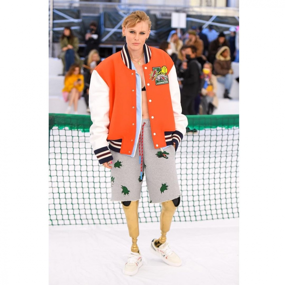 登上時尚伸展台與品牌大秀時的她,氣勢無人能擋。