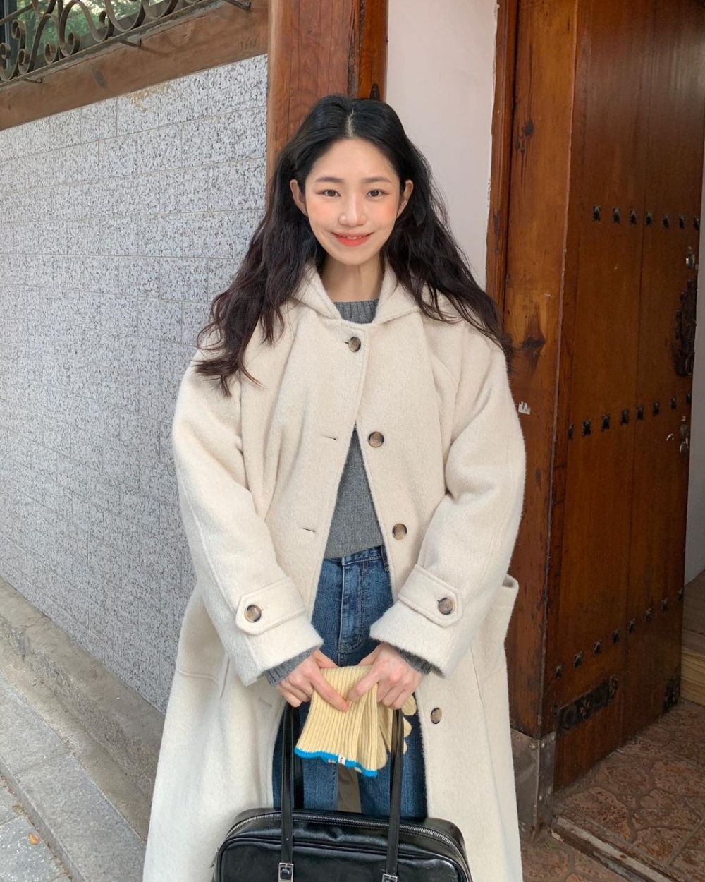 成熟女人味,配上一雙高筒黑色長靴也無妨
