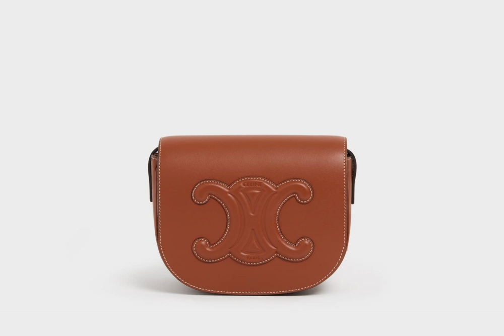 Cuin Triomphe Forco Calf以一貫CELINE獨特的包身輪廓