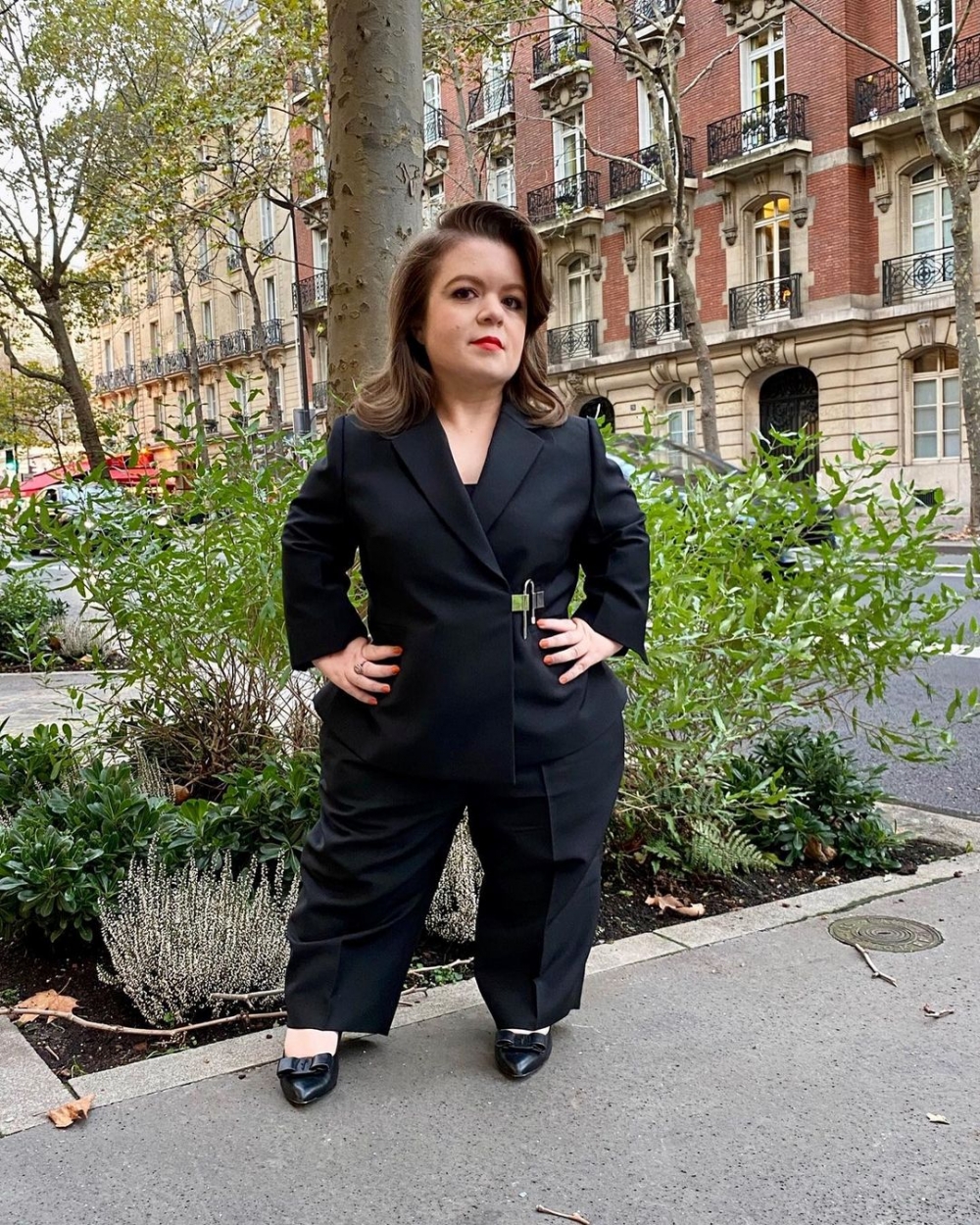 她成為了一股力量為時尚界帶來了不同的聲音。