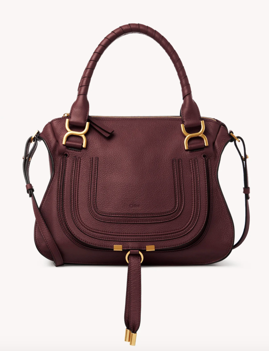 這款Chloé Marcie Handbag的手袋,有著較大的容量,讓你能收納所有的日常物品。