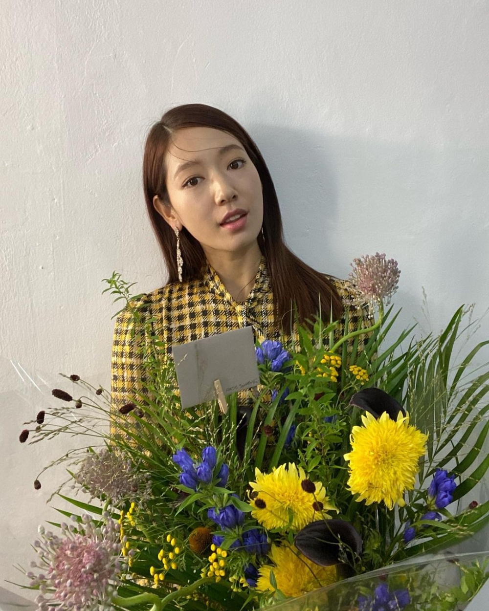 今日朴信惠宣布將交往多年的男友崔泰俊結婚。