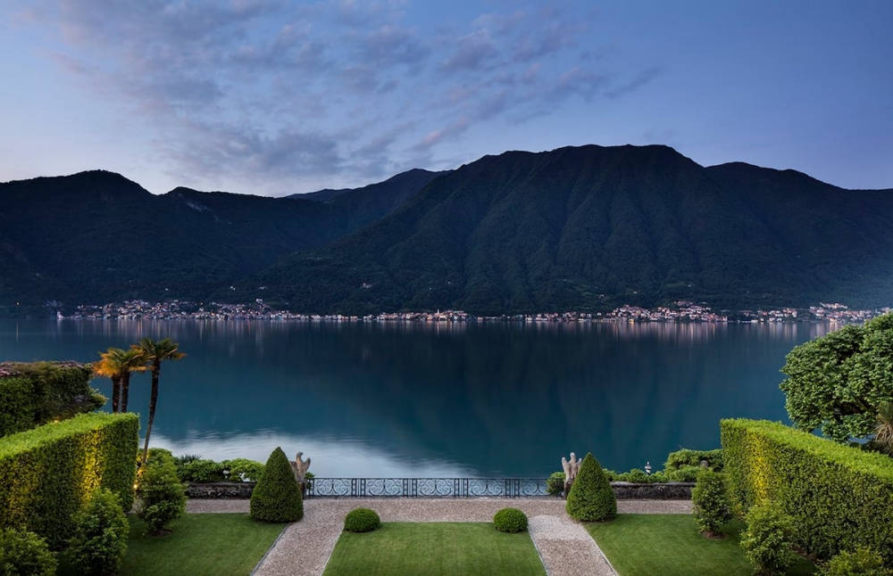 俯視出去的Lake Como,絕美景緻收入眼裡。