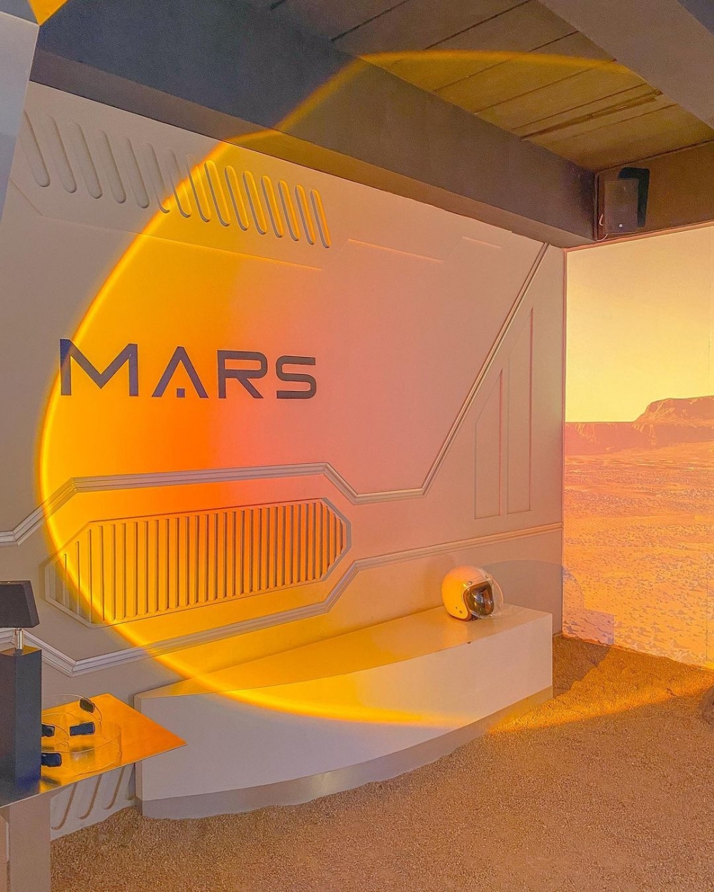 位於泰國清邁古城區的咖啡聽Mars.cnx,是一處與世隔絕的秘密空間。