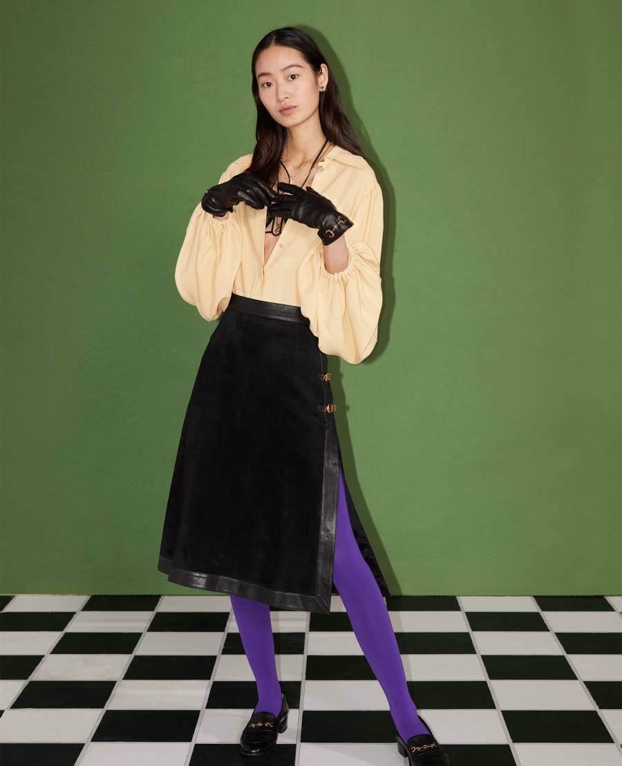 穿上這款Gucci Vintage Suede Skirt, 1972,讓人帶來了高雅的氣質。