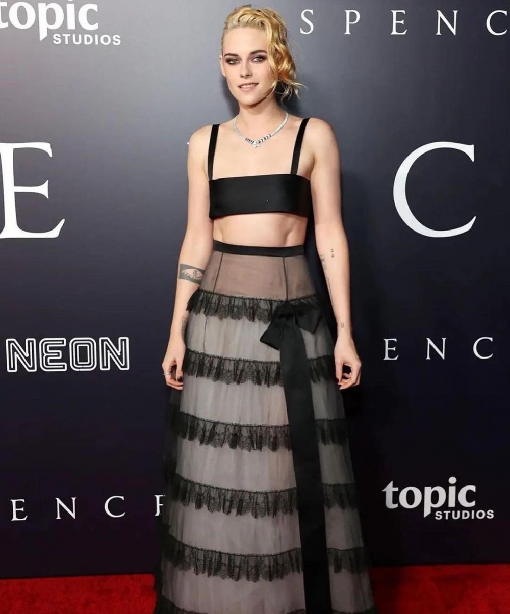 在她的紅毯照上時常看見她穿上CHANEL的衣服