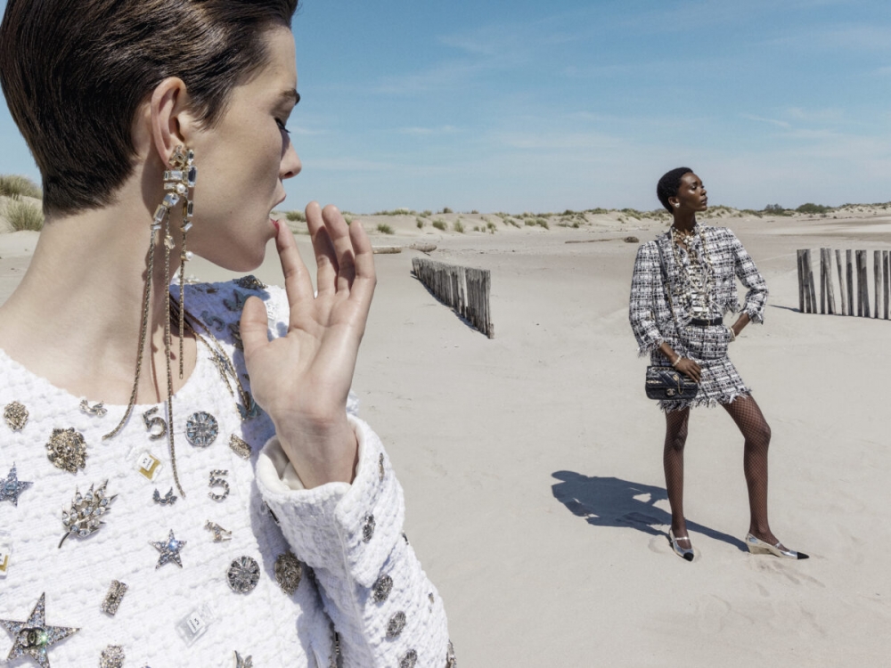 顛覆優雅的CHANEL 2022度假上架!珍珠、流蘇、金屬配飾等全新高貴狂野元素, 焦點款式帶到眼前