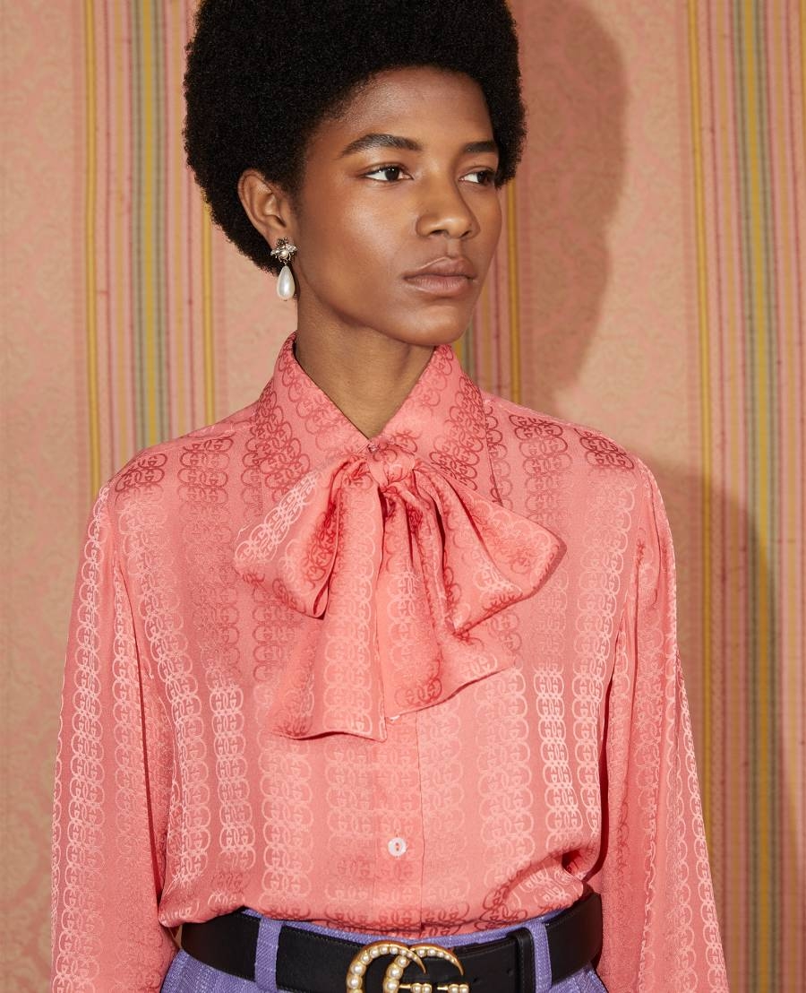 珊瑚紅的Vintage Silk Shirt, 1970s,柔軟的材質非常高級。