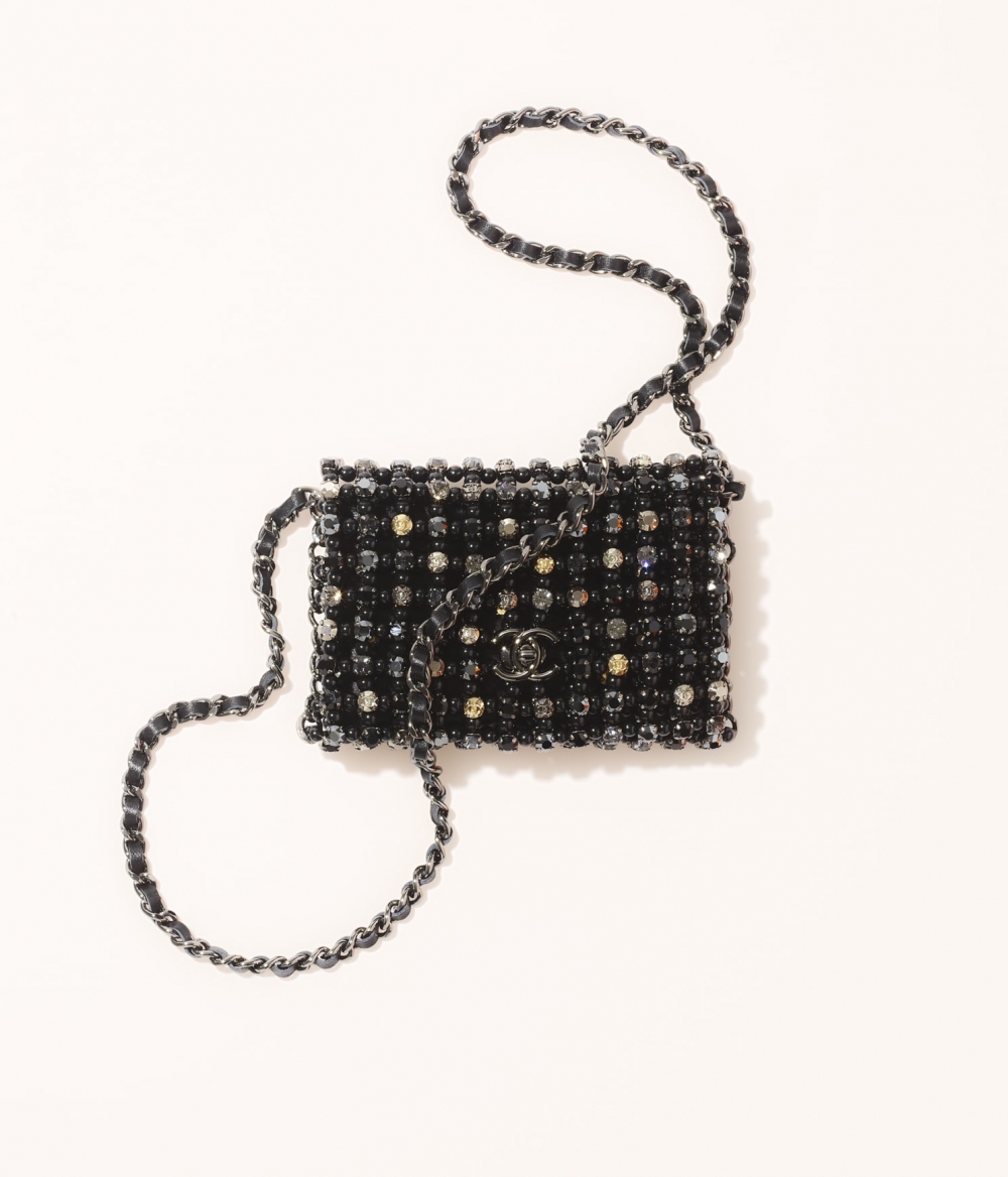 CHANEL 2021/22早春度假系列,金屬釕色Mini Evening Bag。