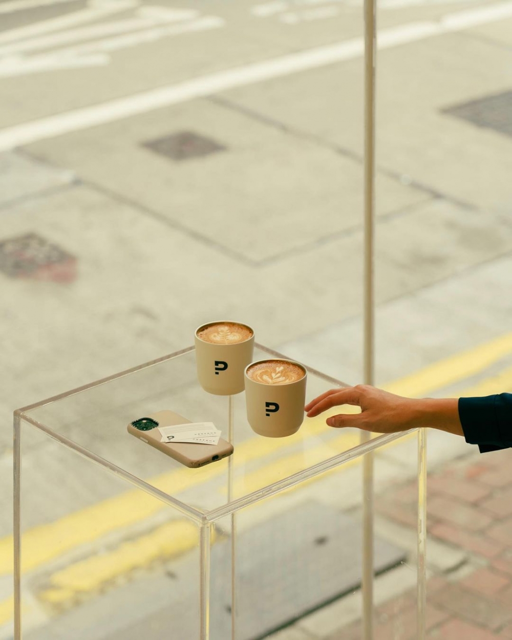 融合咖啡、酒吧、科技工作坊的概念店Preface Coffee & Wine,充滿未來感氣息的咖啡廳。
