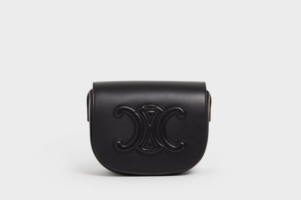 另外還有推出酒紅色掉，同時翻蓋的設計，亦是一款百搭耐用的款式。