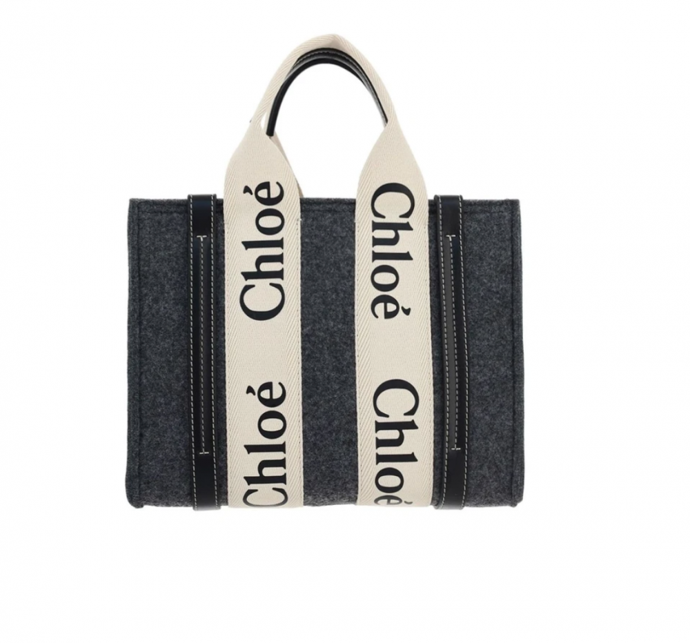 在街頭上時常看見的Chloé Woody Small Tote Bag,也是日常隨行的好選擇。