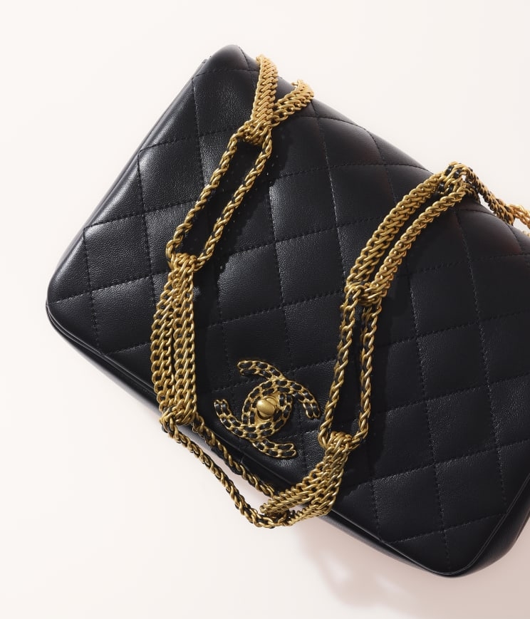 CHANEL金屬鏈子一向讓人想到搖滾的重金屬風格