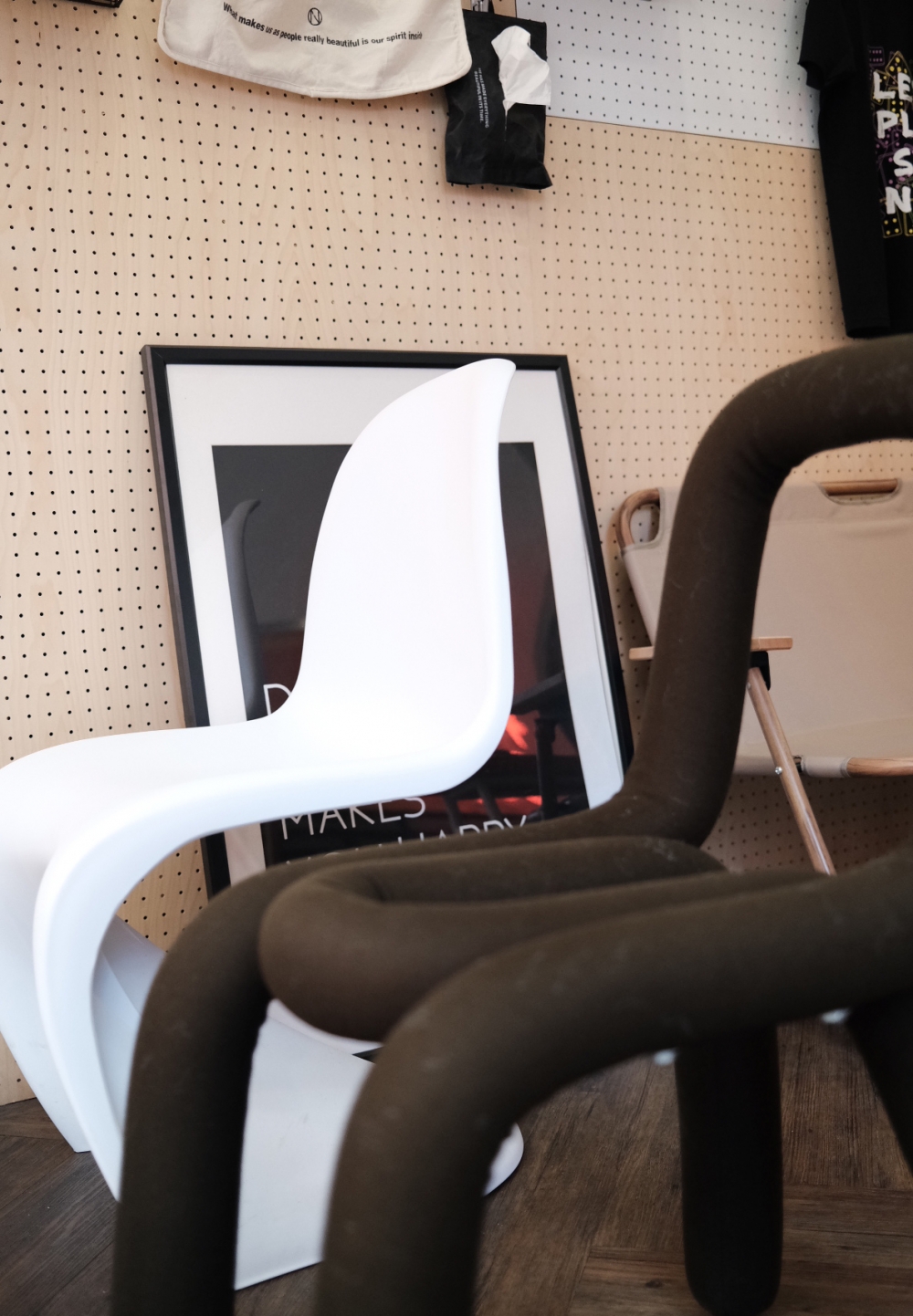 總能看到在混搭元素當中置入了均衡的幽默感。