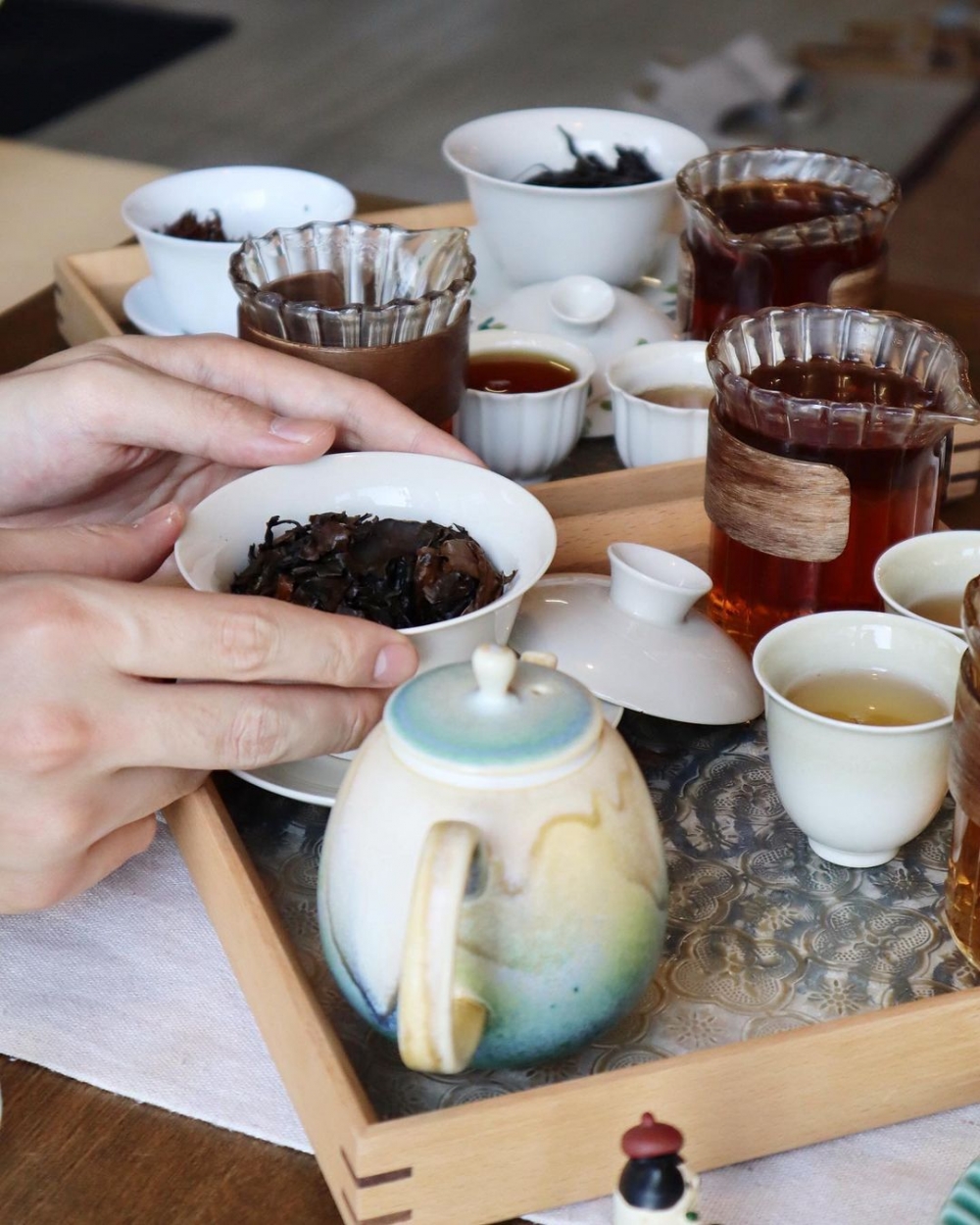 採集當季新鮮的茶葉後,菜單上的茶品會隨著每個月變化。