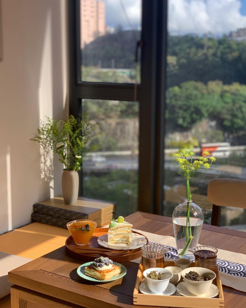 偌大的玻璃窗,空間明亮舒適。