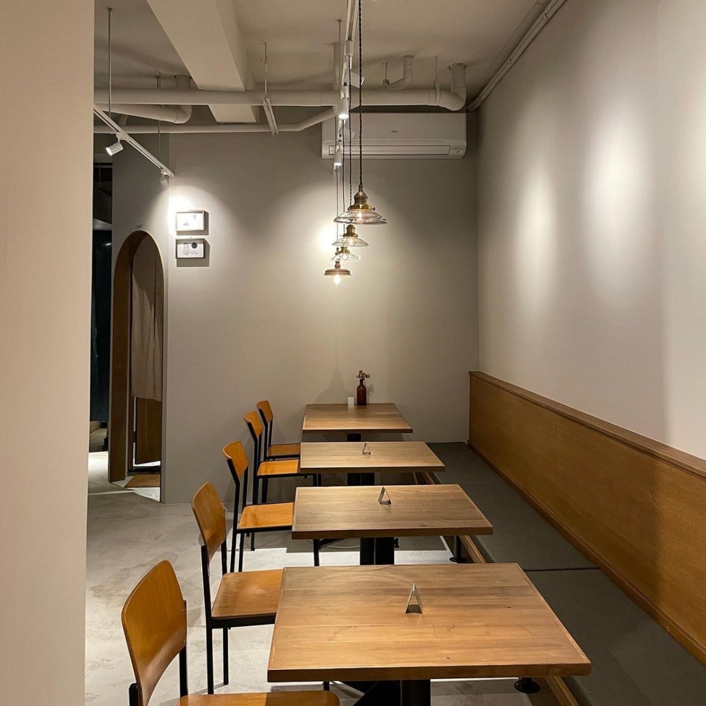 走入店內便會被簡約的室內裝潢所吸引。