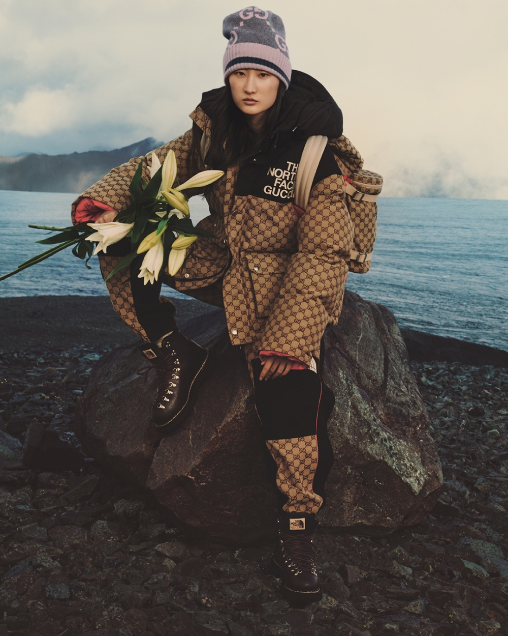 把品牌過往經典單品,結合The North Face標誌性羽絨外套和機能性材質。