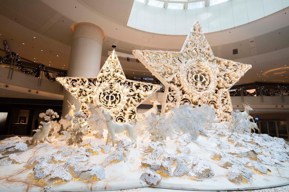 Dior在香港也有聖誕節的裝飾。