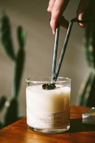 熄滅燭火後,記得要修剪燭芯。