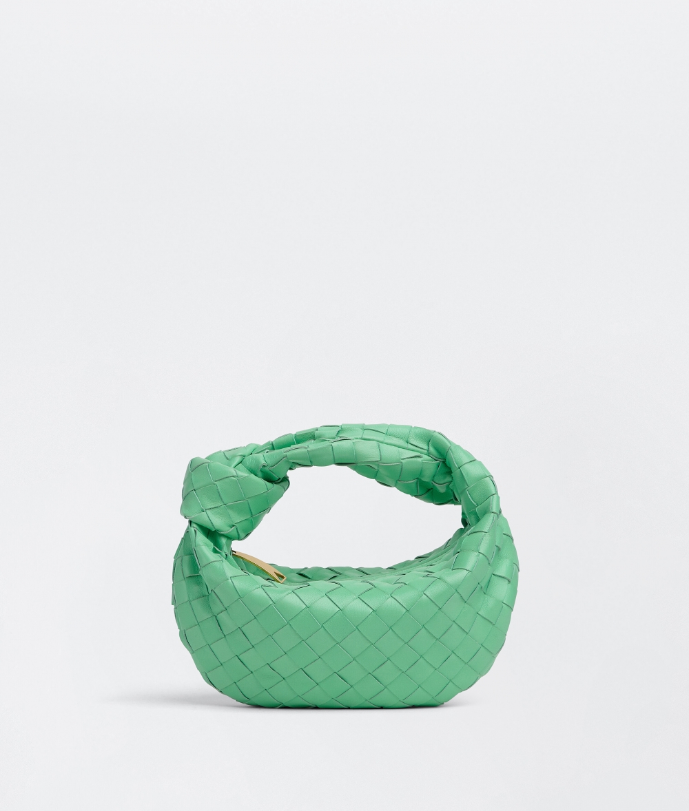 全新Bottega Veneta Mini Jodie,一抹清新嫩綠調。