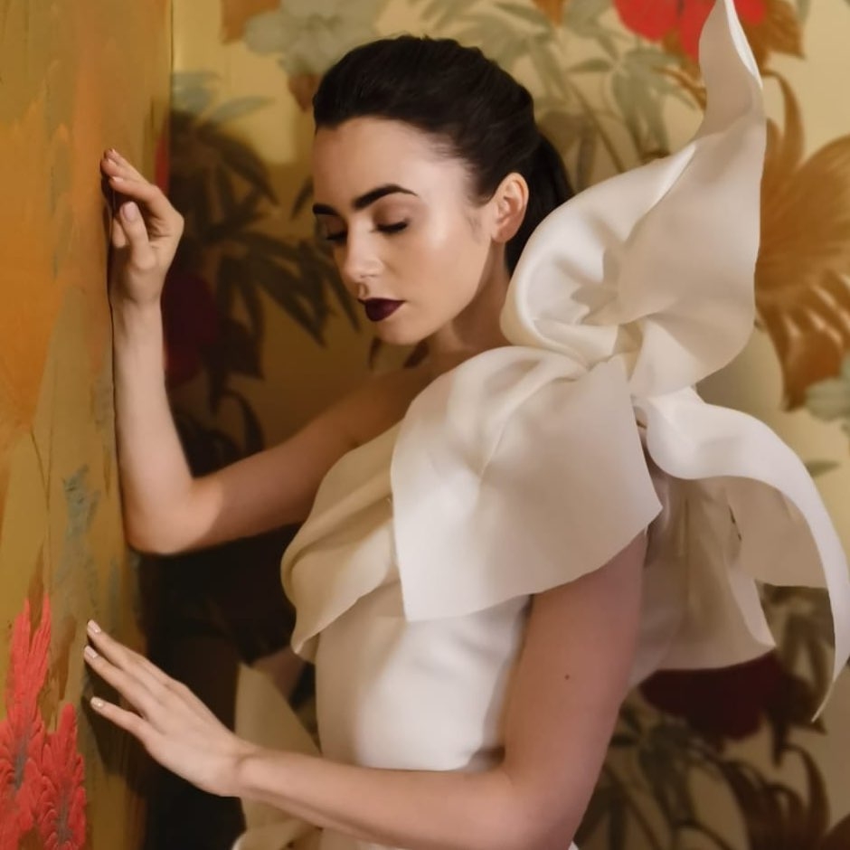 Emily的妝容好簡單，不過底妝就特別講求光澤感。