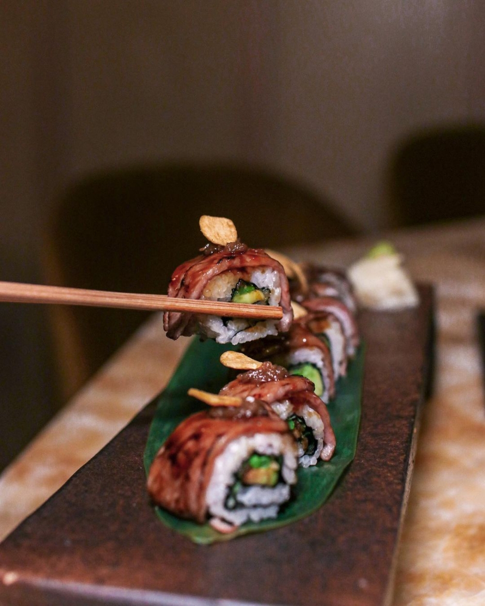 餐廳的裝潢細緻高雅，而且每道精美細膩的菜式都是單獨在料理台製作。