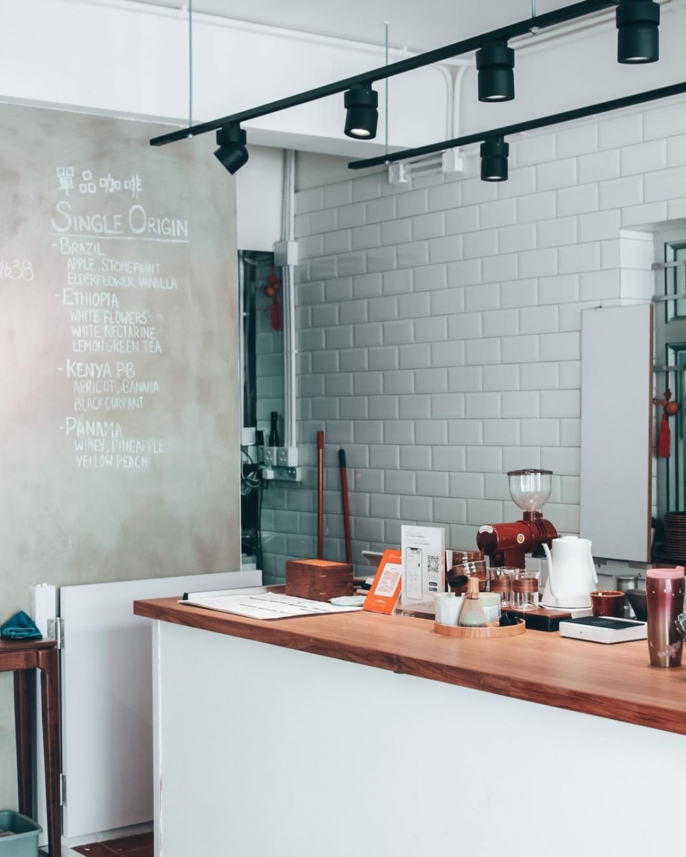 現煮手沖的質地拿著杯子都能感受到特有的溫度。