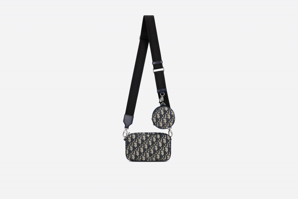 全新Dior Small Multifunctional Bag可愛容量大人孩童皆宜。