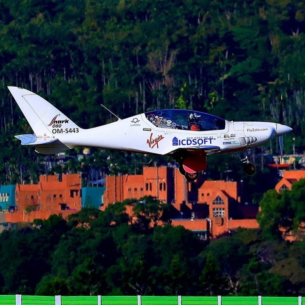 近日她也抵達台灣,並品嚐了珍珠奶茶。