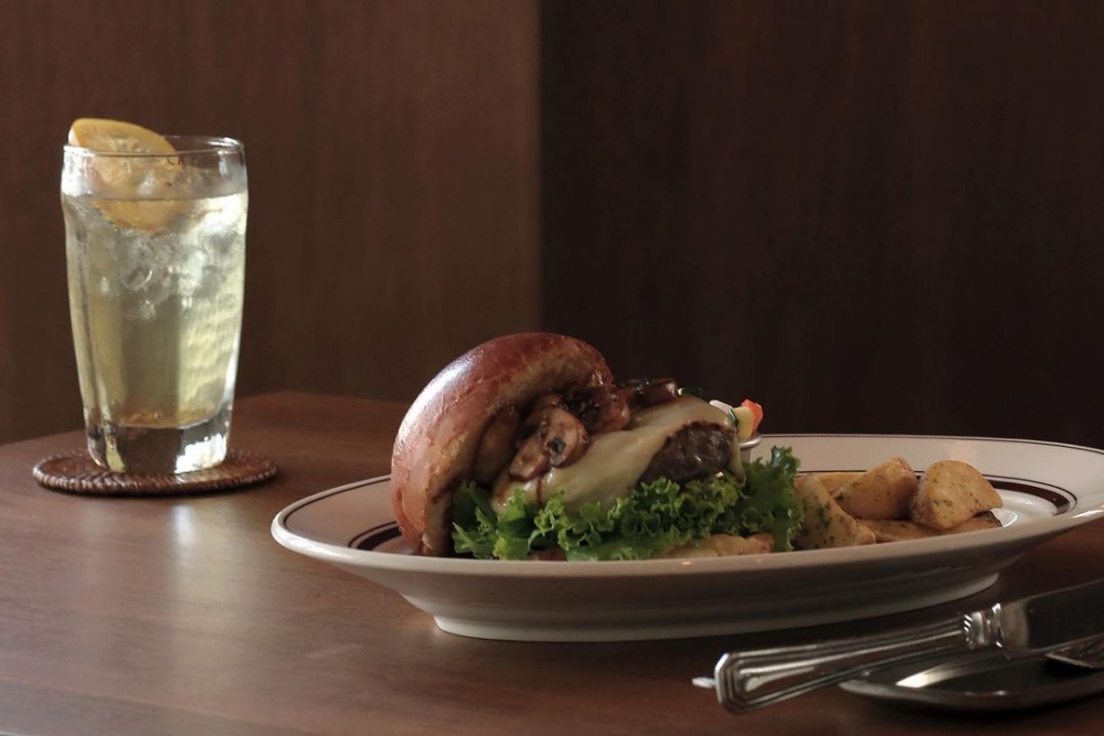 蔥烤太陽照燒牛肉堡也是店內的一道美味佳餚。