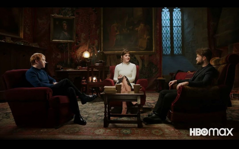 三位主角相視而笑,畫面相當溫馨。