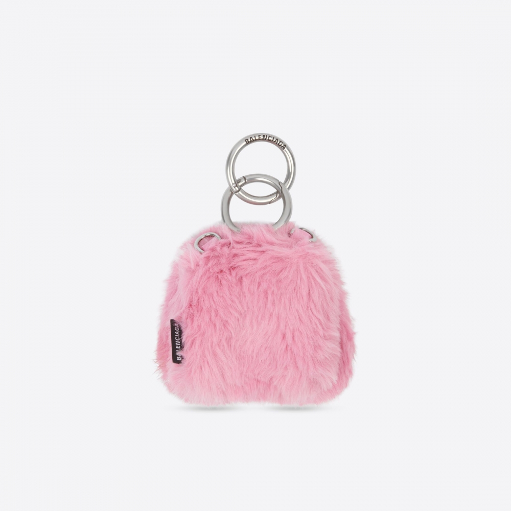 Balenciaga 兔耳設計勢必俘虜不同風格少女的歡心。