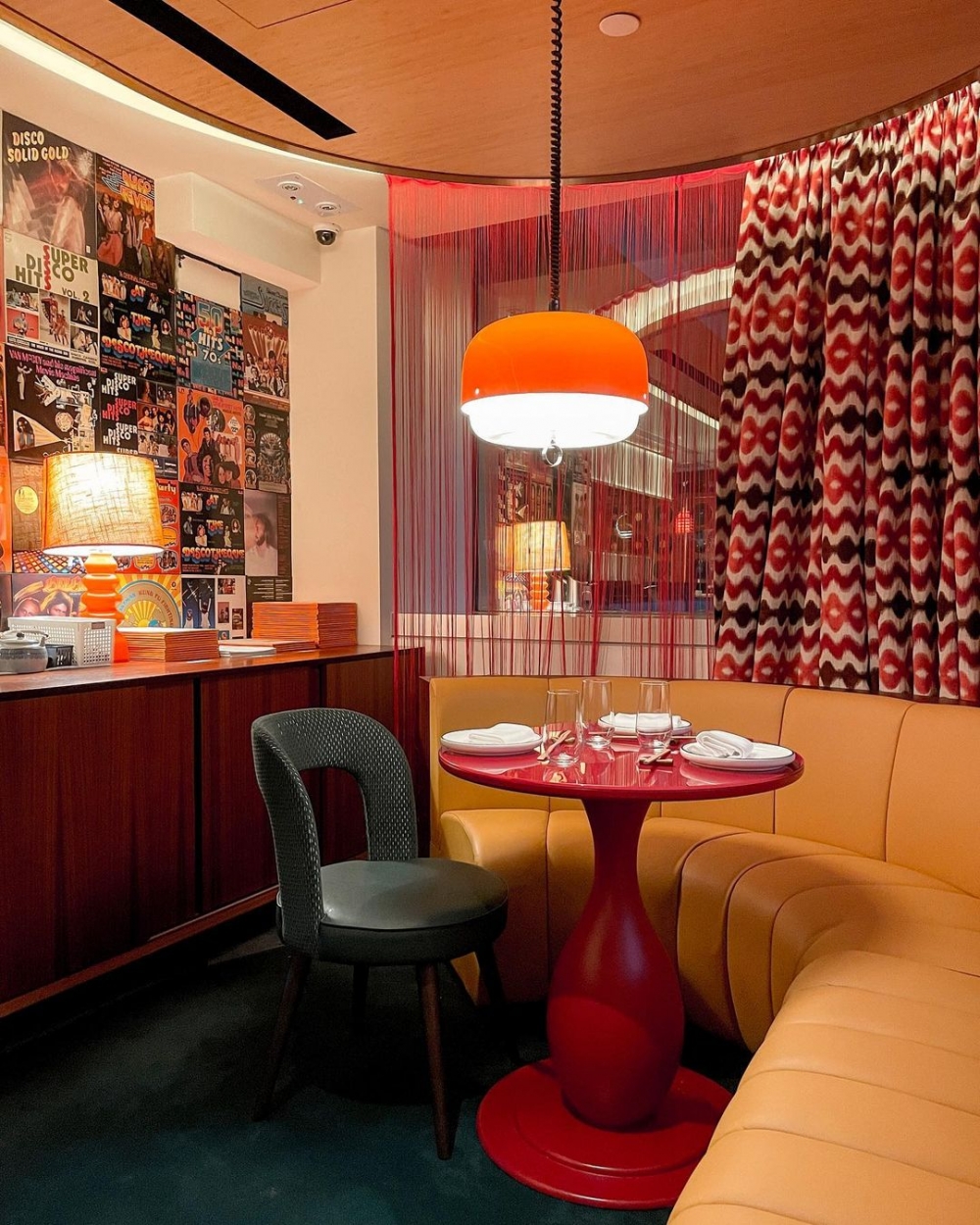 在TMK Funk & Rolls 下班後慶祝Happy Friday是令人不醉無歸的好地方。