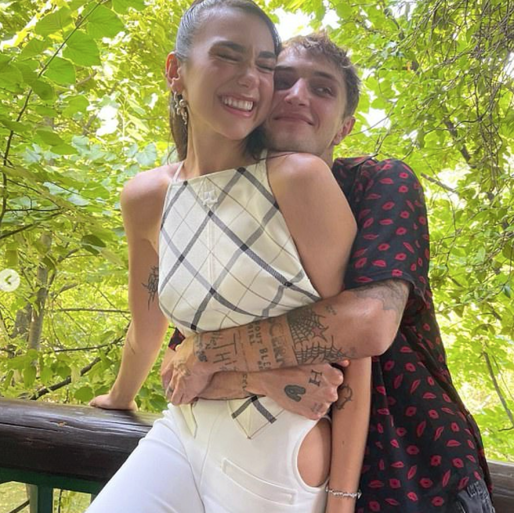 隨著Dua Lipa和Anwar Hadid的工作關係加分隔兩地,見上一面可以說是難上加難。