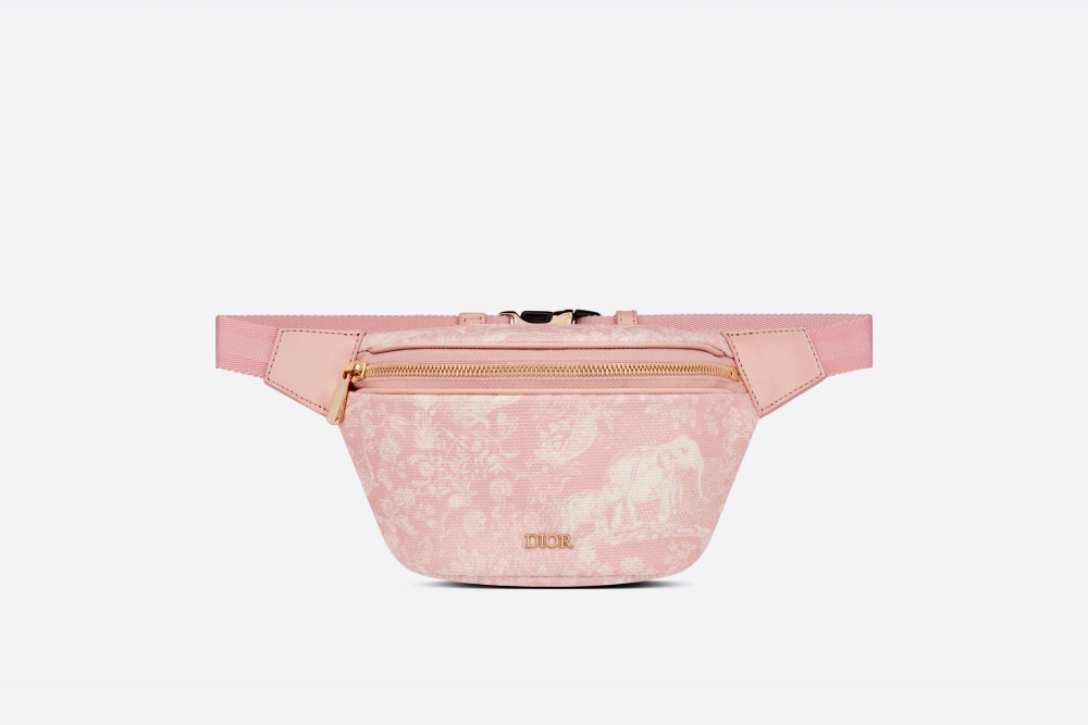 埋藏在童裝區的Dior Belt Bag,深深令人心動。