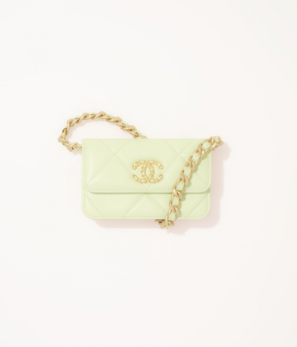 CHANEL Cluth With Chain,經典的菱格紋。