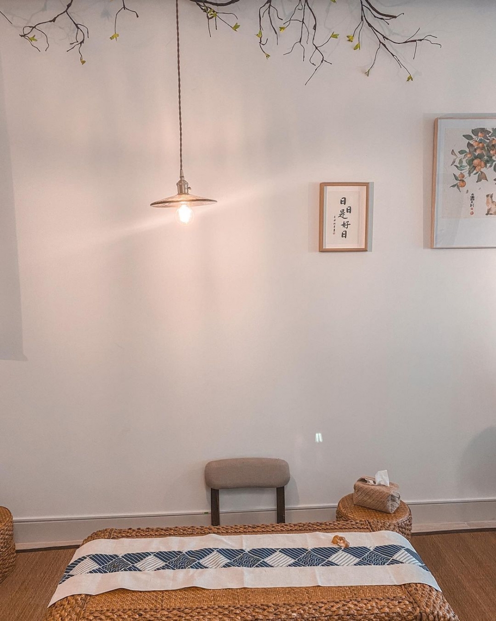 草編傢俱襯托這裡的文化濃郁氣息。