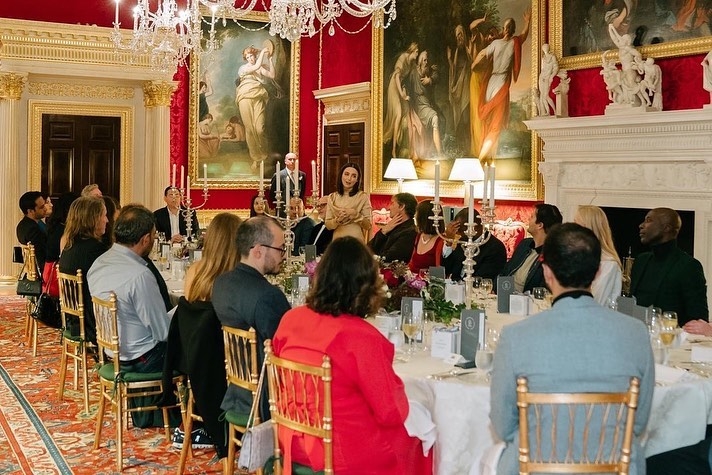 從無憂無慮的童年生活，變成得擔起照顧母親的責任。