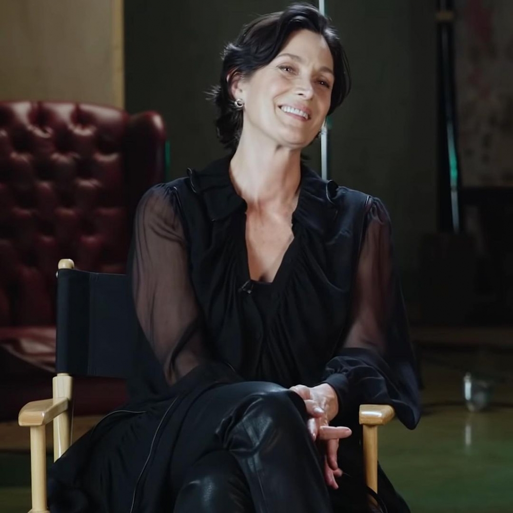 生於加拿大Carrie-Anne Moss,渾身散發一股沈穩知性魅力。