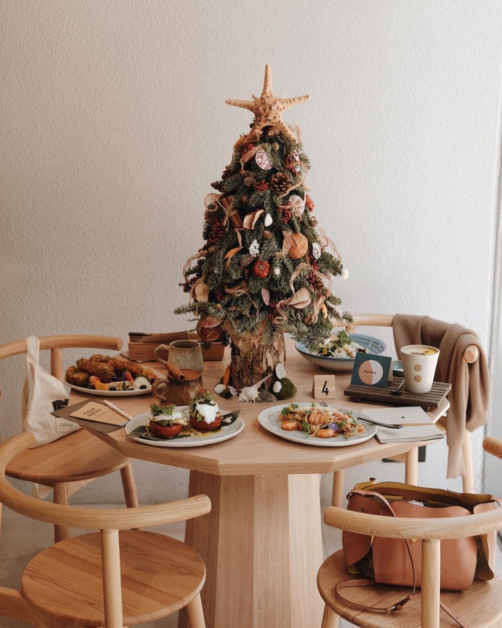 店內也有專門為聖誕節佈置的擺設。