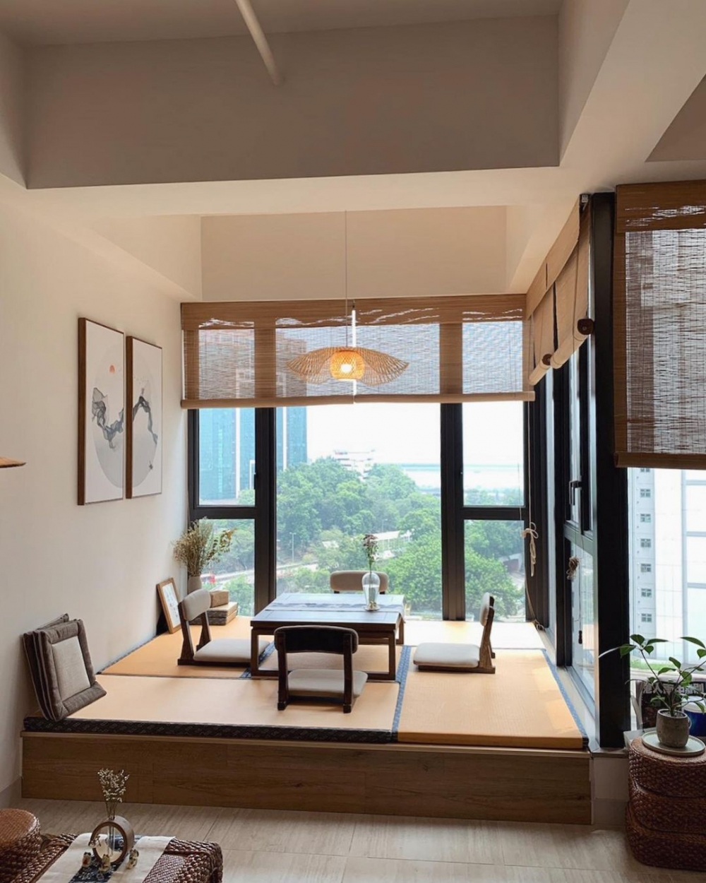 以榻榻米設計為主調,簡單的木系擺設。