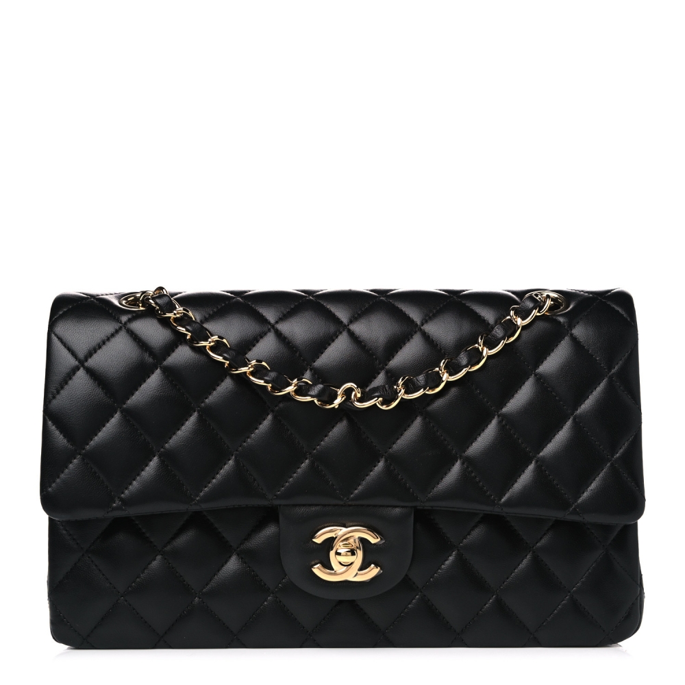 在CHANEL眾多的優雅款式中，這款手袋受到大家的喜愛。