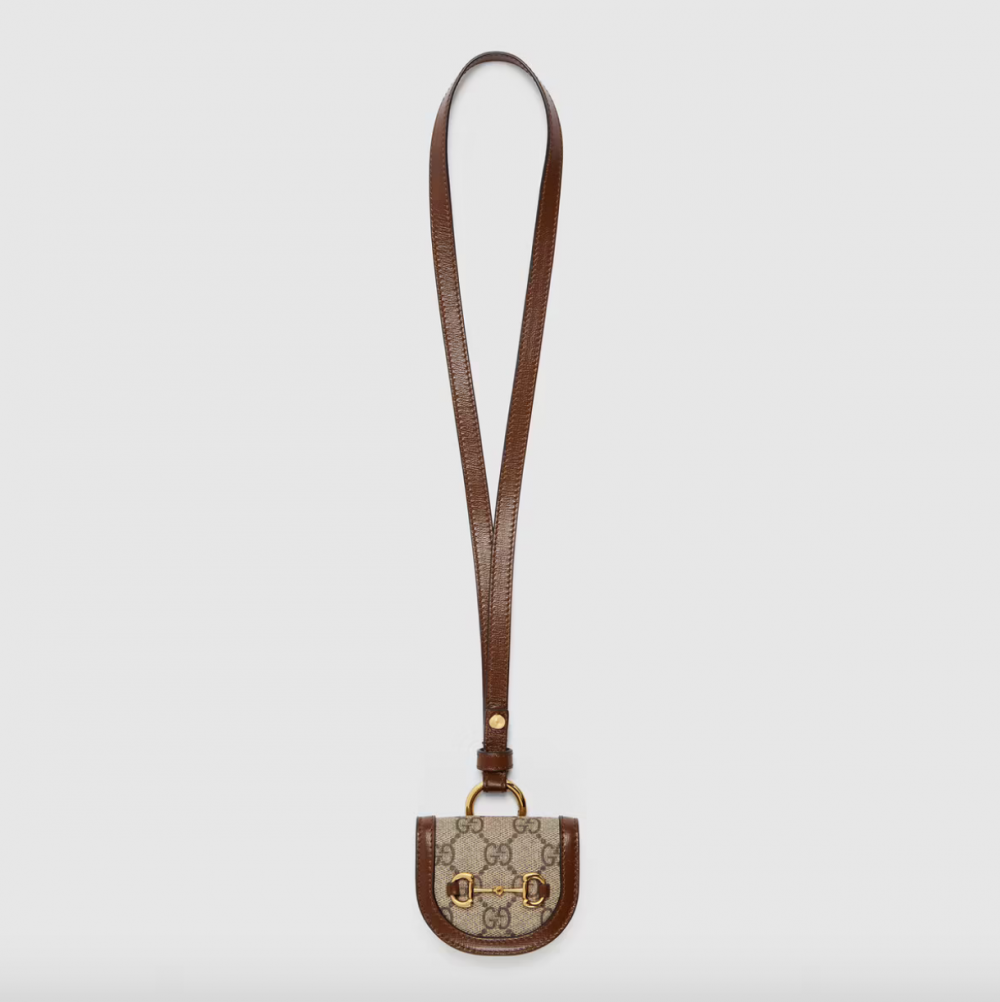 Gucci Horsebit 1955 case採用了棕色皮革飾邊,Gucci馬銜扣設計盡顯奢華氣質。